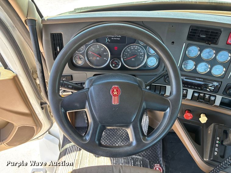 image for item EM2450 2016 Kenworth T680 semi truck