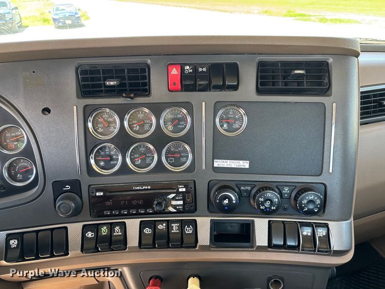 image for item EM2450 2016 Kenworth T680 semi truck