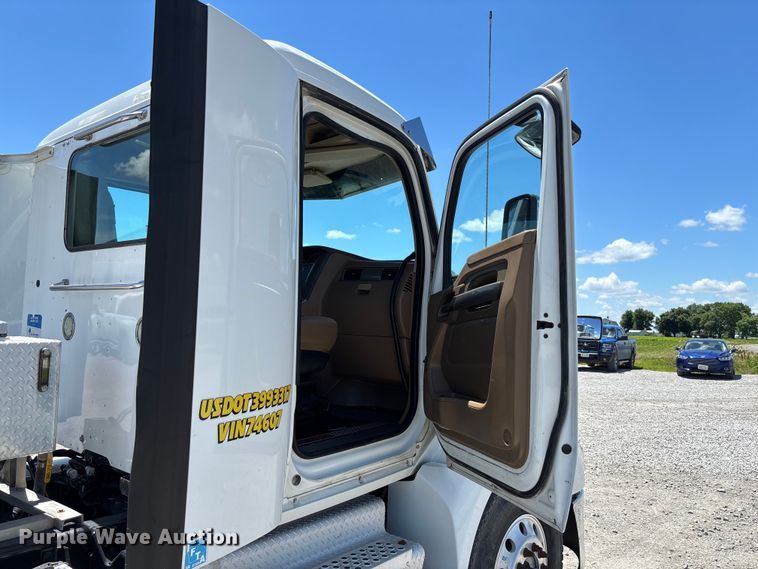 image for item EM2450 2016 Kenworth T680 semi truck