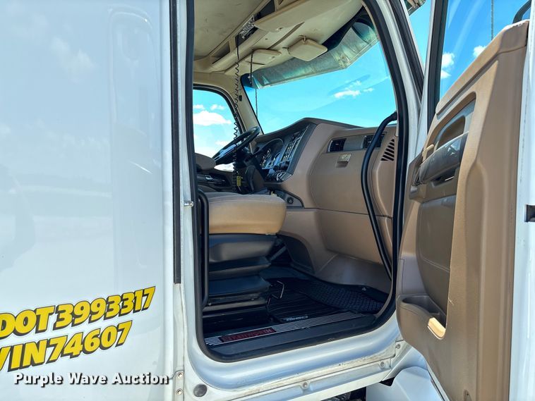 image for item EM2450 2016 Kenworth T680 semi truck