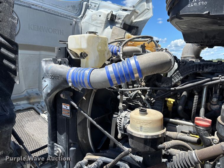 image for item EM2450 2016 Kenworth T680 semi truck