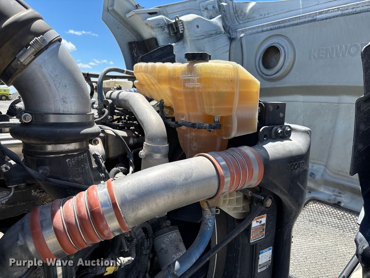 image for item EM2450 2016 Kenworth T680 semi truck
