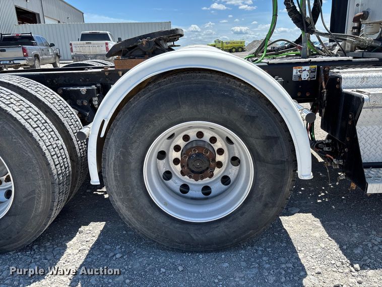 image for item EM2450 2016 Kenworth T680 semi truck