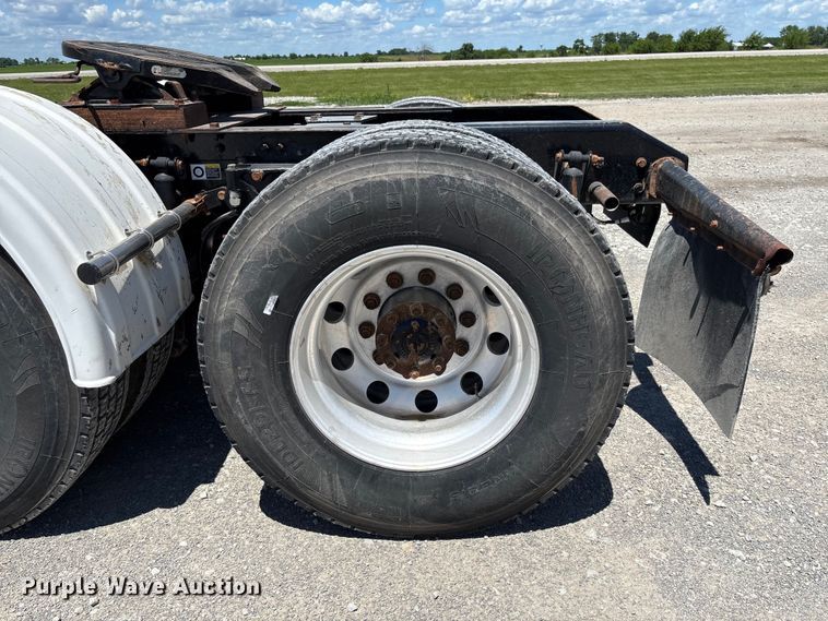 image for item EM2450 2016 Kenworth T680 semi truck
