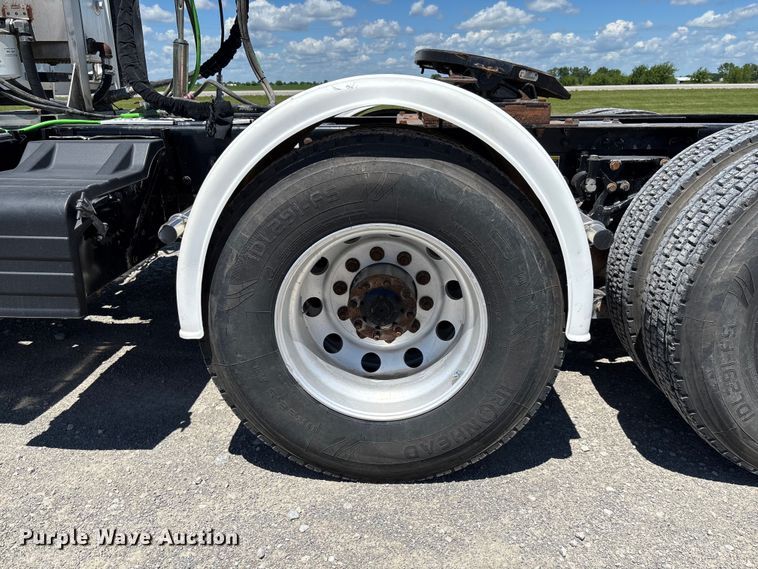 image for item EM2450 2016 Kenworth T680 semi truck