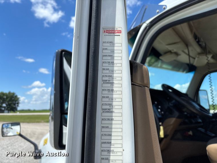 image for item EM2450 2016 Kenworth T680 semi truck