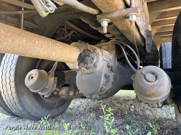 image for item EM5111 2001 GMC C7500 crane truck