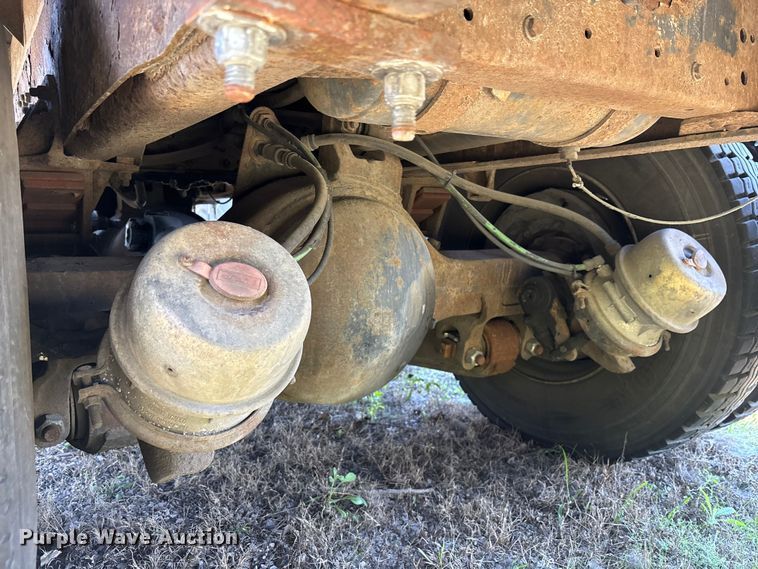 image for item EM5111 2001 GMC C7500 crane truck