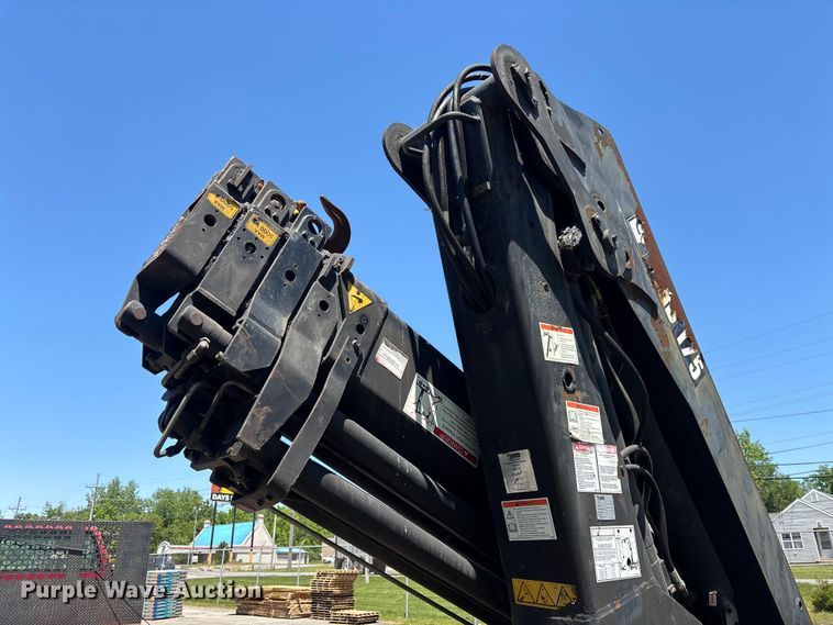 image for item EM5111 2001 GMC C7500 crane truck