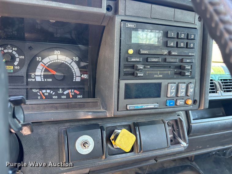 image for item EM5111 2001 GMC C7500 crane truck