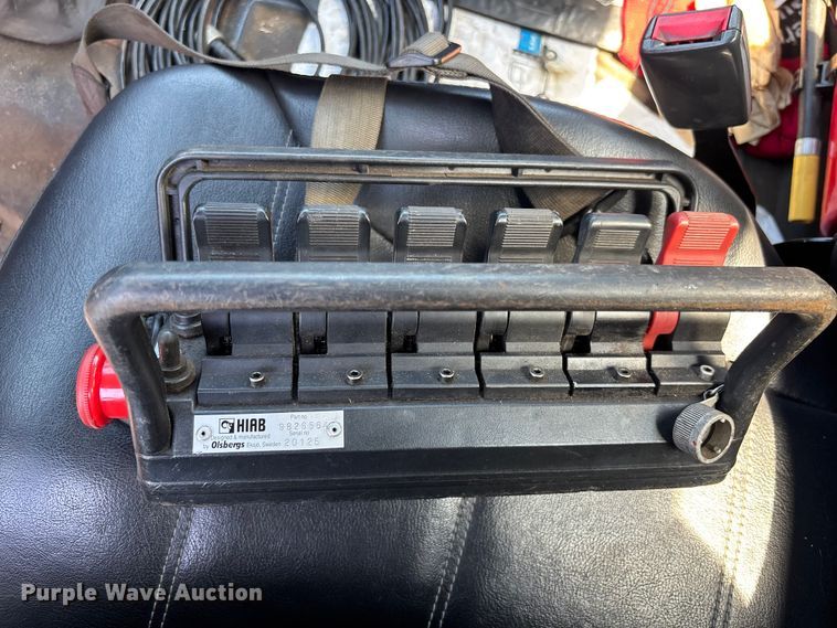 image for item EM5111 2001 GMC C7500 crane truck