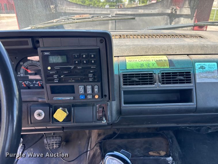 image for item EM5111 2001 GMC C7500 crane truck