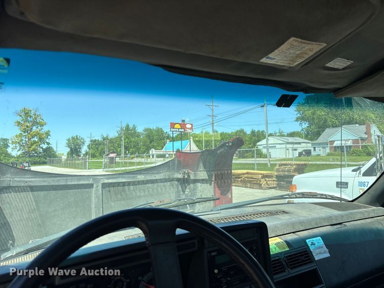 image for item EM5111 2001 GMC C7500 crane truck