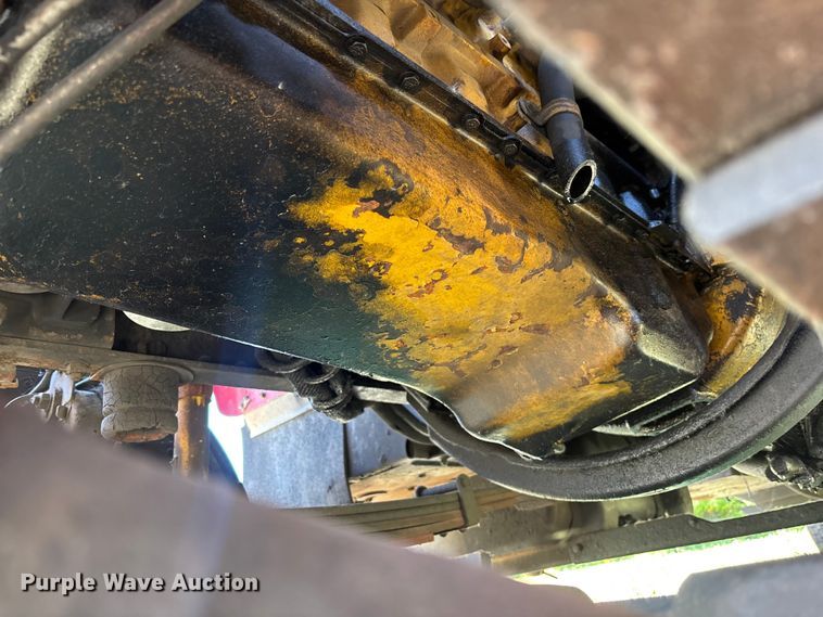 image for item EM5111 2001 GMC C7500 crane truck