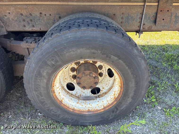 image for item EM5111 2001 GMC C7500 crane truck