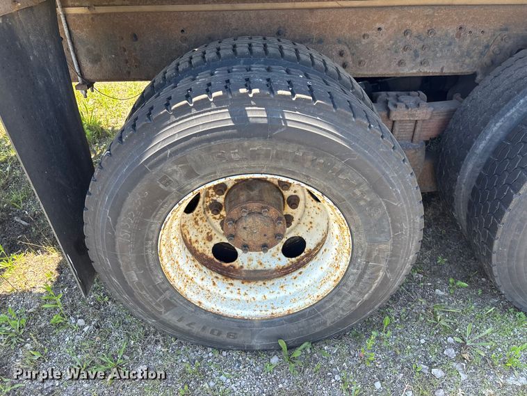 image for item EM5111 2001 GMC C7500 crane truck