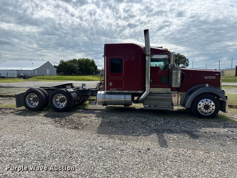 image for item EN0346 2005 Kenworth W900 semi truck