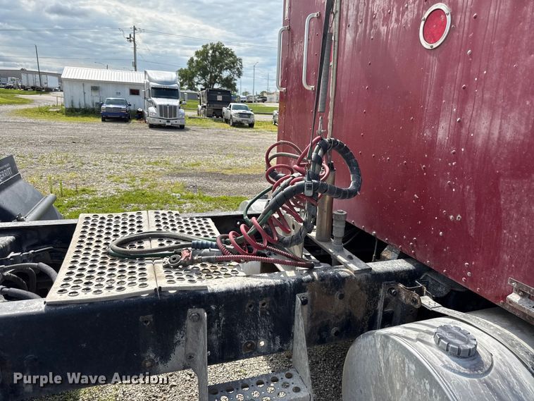 image for item EN0346 2005 Kenworth W900 semi truck