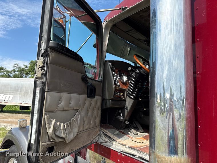 image for item EN0346 2005 Kenworth W900 semi truck