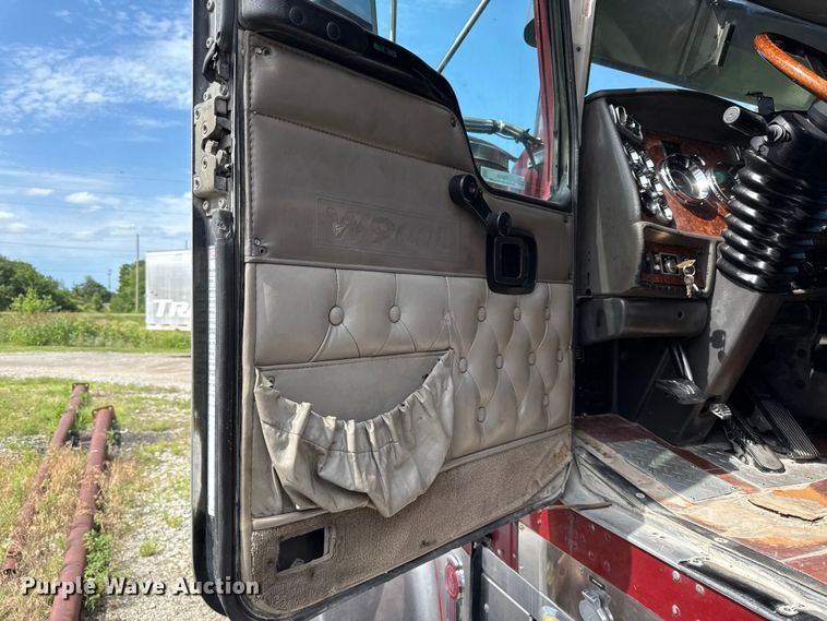image for item EN0346 2005 Kenworth W900 semi truck