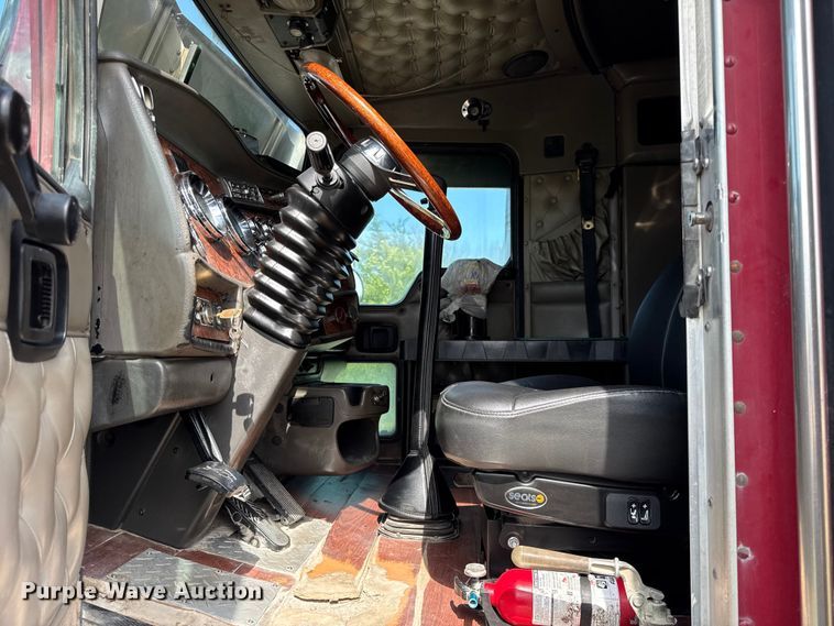 image for item EN0346 2005 Kenworth W900 semi truck