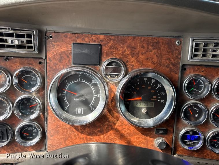 image for item EN0346 2005 Kenworth W900 semi truck
