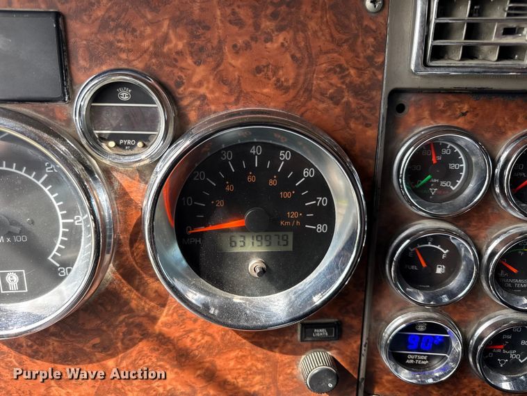 image for item EN0346 2005 Kenworth W900 semi truck