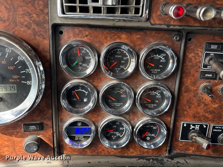 image for item EN0346 2005 Kenworth W900 semi truck