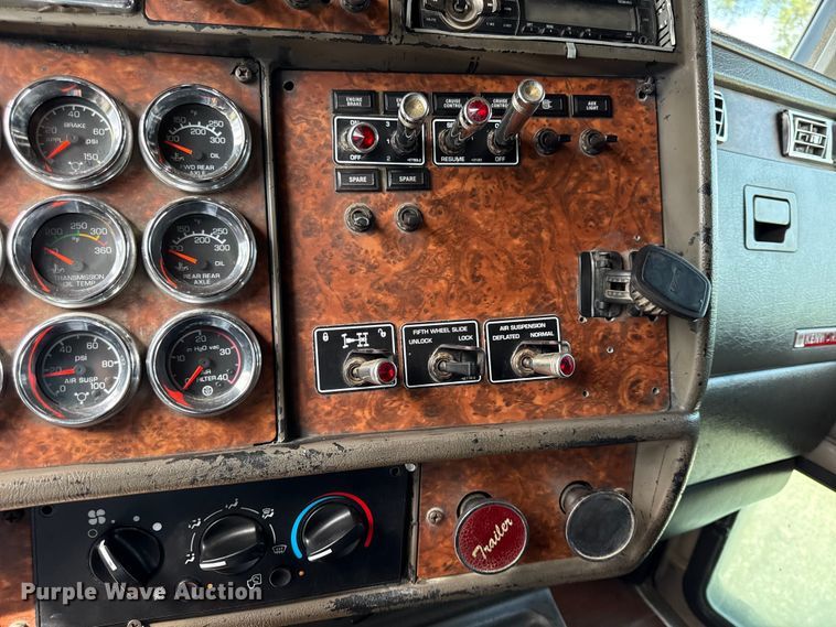 image for item EN0346 2005 Kenworth W900 semi truck