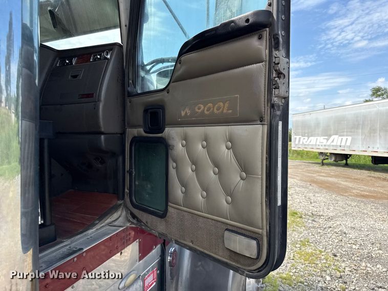 image for item EN0346 2005 Kenworth W900 semi truck