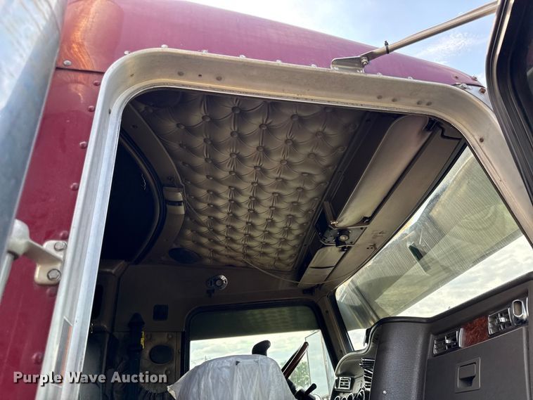 image for item EN0346 2005 Kenworth W900 semi truck