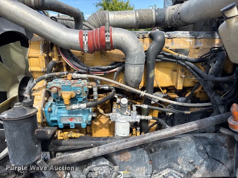 image for item EN0346 2005 Kenworth W900 semi truck
