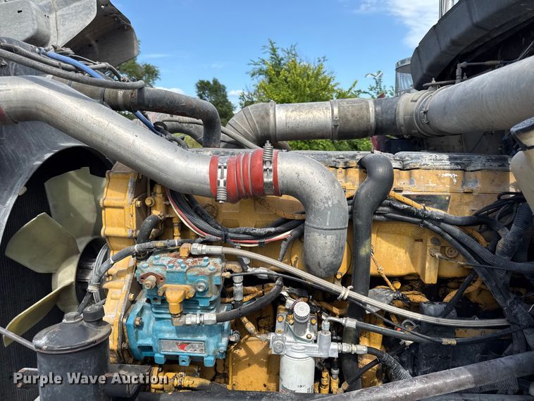 image for item EN0346 2005 Kenworth W900 semi truck