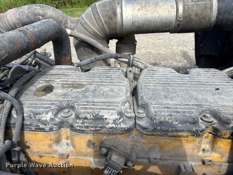 image for item EN0346 2005 Kenworth W900 semi truck