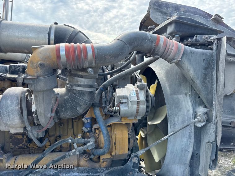 image for item EN0346 2005 Kenworth W900 semi truck