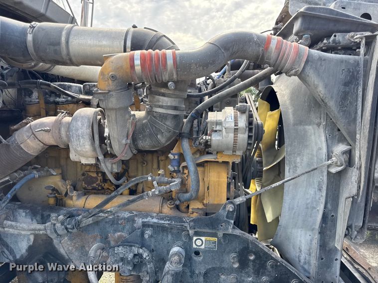 image for item EN0346 2005 Kenworth W900 semi truck