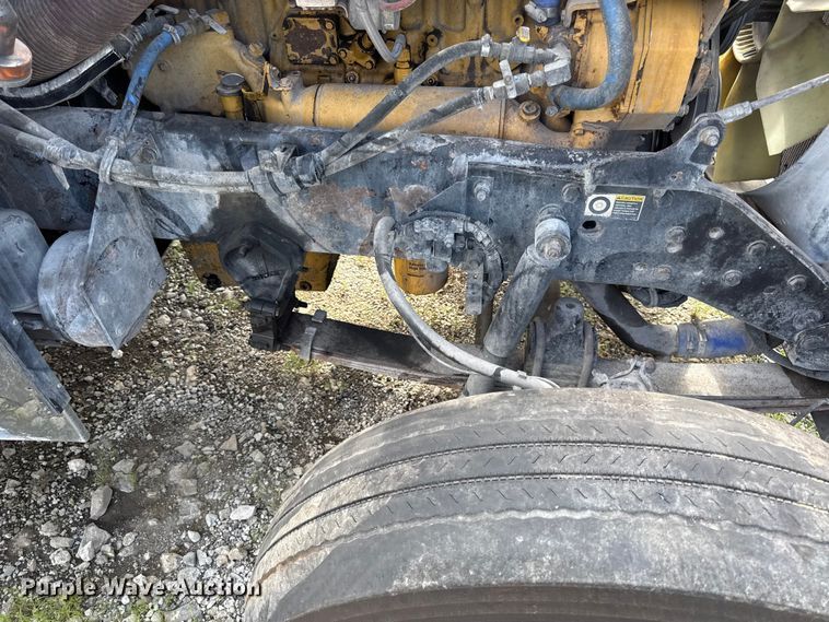 image for item EN0346 2005 Kenworth W900 semi truck
