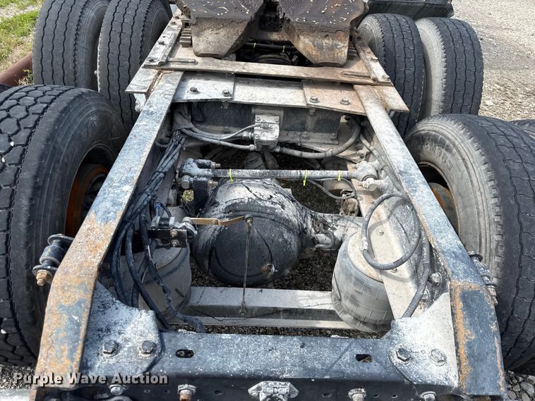 image for item EN0346 2005 Kenworth W900 semi truck