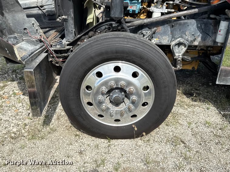 image for item EN0346 2005 Kenworth W900 semi truck