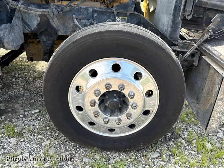 image for item EN0346 2005 Kenworth W900 semi truck