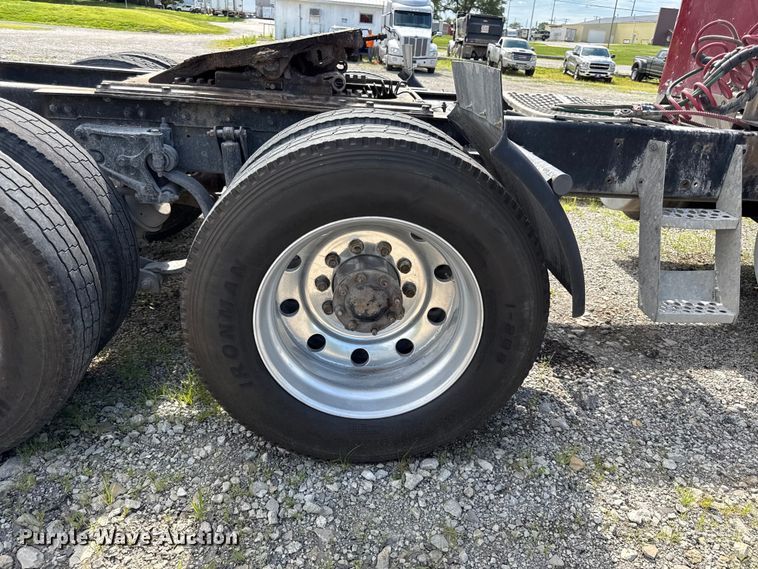 image for item EN0346 2005 Kenworth W900 semi truck