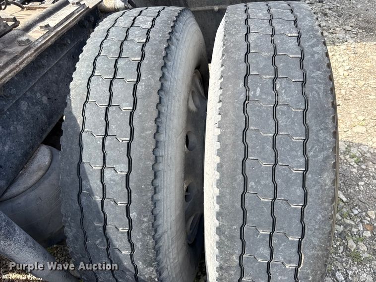 image for item EN0346 2005 Kenworth W900 semi truck