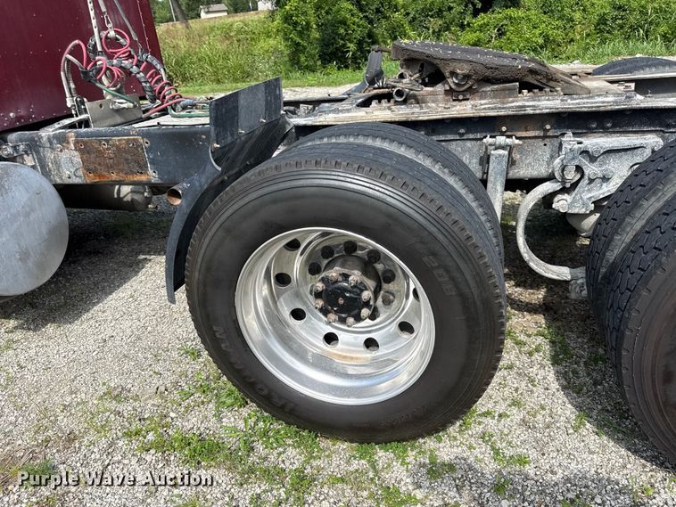 image for item EN0346 2005 Kenworth W900 semi truck