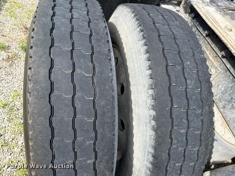 image for item EN0346 2005 Kenworth W900 semi truck