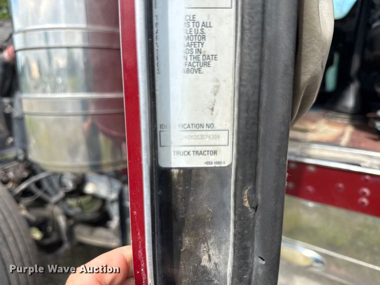image for item EN0346 2005 Kenworth W900 semi truck