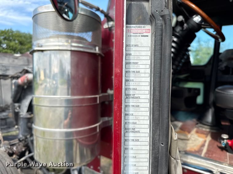 image for item EN0346 2005 Kenworth W900 semi truck