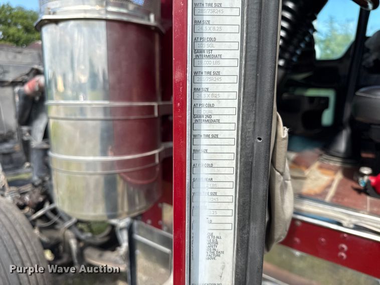 image for item EN0346 2005 Kenworth W900 semi truck