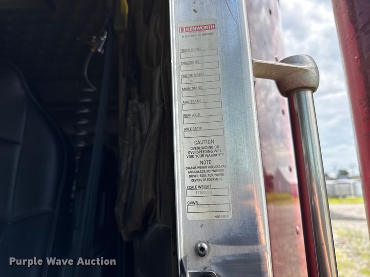 image for item EN0346 2005 Kenworth W900 semi truck