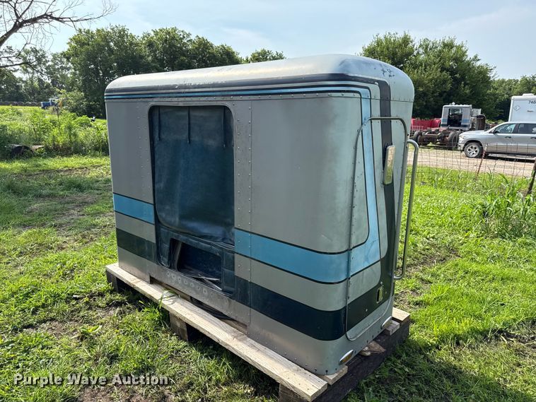 image for item EN0353 Peterbilt 359 sleeper cab