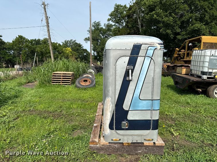 image for item EN0353 Peterbilt 359 sleeper cab